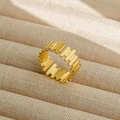 Anillo ajustable de acero inoxidable dorado con un moderno diseño serrado geométrico - Abierto Ajustable / Estilo Abierto Geométrico Dentado (180) / Dorado