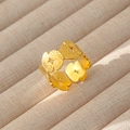 Anello largo in acciaio inossidabile placcato oro 18k con eleganti motivi a farfalla - Stile Farfalla Traforata Circolare (362)