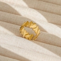 Anillo ajustable de acero inoxidable dorado con diseño de patrón de corazones huecos - Abierto Ajustable / Estilo de Corazones Calados Conectados (208) / Dorado