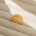 Anillo ajustable de acero inoxidable dorado con forma de labios y textura única - Abierto Ajustable / Estilo Textura Forma de Labios (39)