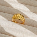 Anillo croissant ajustable en oro con textura de pliegues pulidos de estilo vintage - Abierto Ajustable / Estilo arrugado croissant (215) / Dorado