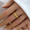 Anillo ajustable de acero inoxidable dorado con patrón de pétalos de flores - Abierto Ajustable / Estilo de forma de flor de seis pétalos continuo (303) / Dorado