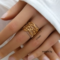 Anillo ajustable dorado con forma de rama de acero inoxidable y acabado de textura vintage - Abierto Ajustable / Estilo Calado de Rama (312)