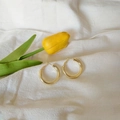 Chic 5mm hollow hoop earrings in polished gold finish with 925 silver needles - 3cm / Gold