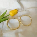 Minimalist large golden hoop earrings with 925 silver needle on natural white linen fabric - 6cm / Gold