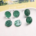 Boucles d'oreilles rondes en résine pailletée verte avec feuilles d'argent sur céramique - Particules Brillantes Vert Foncé