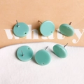 Minzgrüne runde Acryl-Ohrstecker mit Einloch-Design für die DIY-Schmuckherstellung - Glänzend Cyan