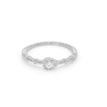 Makro-Detailansicht des Silberrings mit tropfenförmigem Zirkon und Perlenband-Design - US 5 / R749-Platinfarbe