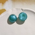 Macro detail of 18mm galaxy effect acrylic dome cabochons with sparkling blue glitter - 1 Piece / Green