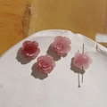 Detailed macro view of 16mm pink gradient rose flower beads with central hole for DIY jewelry - Light Purple