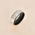 Bague moderne bicolore en acier inoxydable avec surface argentée et anneau noir - US 6 / Noir