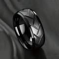 Anello da uomo in acciaio al titanio nero spazzolato con motivo geometrico e interno lucido - Taglia 6 / Nero