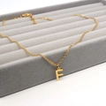 Poliertes Gold-Edelstahl-Halskette mit einem minimalistischen 3D-Buchstaben F Anhänger - Buchstabe F Stil (Gold F)