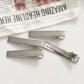 Detalle de cuatro pinzas para el cabello de pico de pato en metal plateado mate para accesorios DIY - Plateado
