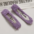 Dettaglio di fermagli per capelli in pizzo viola con struttura BB clip in metallo - Viola