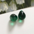 Detail of dark green teardrop resin beads with high gloss and transparent finish - 1 Piece / Transparent Green