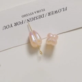 Macro shot of iridescent pink tulip-shaped acrylic beads with gold connector pins - Glitter Tulip (1 Piece)