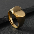Polierter goldener Herz-Siegelring aus Edelstahl für Damen auf dunklem Steinhintergrund - Zahl 6 / Gold