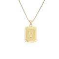 Colgante rectangular dorado con letra V y textura de rayos de sol en cadena box - Letra V