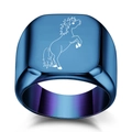 Bague en acier inoxydable avec dégradé bleu-violet et dessin au trait de cheval épuré - US 6 / Cheval de Course Bleu