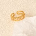 Bague ouverte dorée avec zircons en forme de losange et bordure texture corde - Style Strass Losange Blanc (k-01)