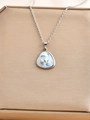 Collana in acciaio al titanio argento stile oceano con ciondolo triangolo blu bianco - Conchiglia Argentata