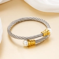Brazalete ajustable de cable de acero bicolor con perlas blancas y toques dorados - 009 Cable Torsonado (5998057001567) / 009 Bicolor Dorado