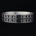 Bracelet jonc en acier inoxydable argenté avec chiffres romains et époxy noir - Acier