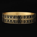 Bracelet en acier inoxydable doré avec émail noir et détails de chiffres romains - Or