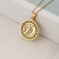 Collar de acero inoxidable dorado con colgante redondo de cristal y la letra D - Letra D