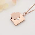 Collier enveloppe en or rose avec carte amovible pour gravure personnalisée - Or Rose Poli