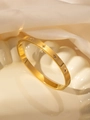 Brazalete de acero inoxidable bañado en oro de 18k con estrellas y cristales finos - Bangle / Brazalete Estrella Dorado