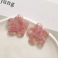 Dettaglio di ciondoli floreali in acetato marmorizzato rosa per gioielli fai da te e capelli - Rosa