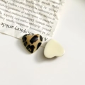 Macro shot of heart-shaped leopard print resin charms on vintage newspaper background - Heart Style (B47-3-1-6) / 17*18mm