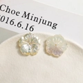 Macro detail of iridescent shell flower petal beads for DIY jewelry and accessories - Flower Style 1 (B38-3-1)