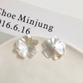 Irregular petal-shaped pearlescent DIY craft beads with central holes for jewelry making - Flower Style 2 (B38-3-1)