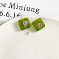 Macro detail of frosted glass square beads with pink rose patterns and gold pins - Square (23#) / 1 Piece / Green