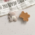 Dettaglio di ciondoli a orsetto floccato con fiocchi bianchi per la creazione di gioielli - Orso Marrone