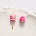 Makro-Detail von Maiglöckchen-Perlen mit rosa Farbverlauf und Loch für DIY-Schmuck - Rosenrot (91#)