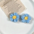 Fiore all'uncinetto fatto a mano in ciniglia blu e giallo per accessori per capelli DIY - Blu chiaro con centro giallo