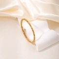 Minimalistischer goldener Armreif aus Titanstahl im Perlen- und Bambus-Design - Gold Olivenperle Segmentierter Stil (szkk141g)