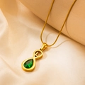 Collana vintage dorata con ciondolo infinito, pietra smeraldo e lettera L - Taglia L
