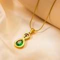 Collana infinity vintage dorata con pendente a goccia di smeraldo verde su seta - Lettera O