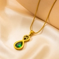 Collana dorata vintage con ciondolo infinito, lettera W e pietra smeraldo verde - Lettera W