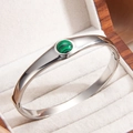 Bracelet vintage en acier titane argenté avec incrustation de malachite verte ronde - Zircone vert (Argent)