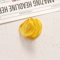 Detail van gele chiffonbloem met parelkern voor doe-het-zelf sieradenmaken - Geel