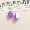 Vista detallada de piedras de resina morada mate para manualidades y accesorios DIY - Morado