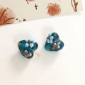 Macro shot of handmade heart-shaped glass beads with blue floral patterns for DIY jewelry - 1 Piece / Lake Green