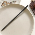 Minimalistische zwarte sandelhout haarspeld voor Hanfu op elegant keramisch bord - Minimalistische cilindrische stijl (2)