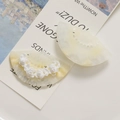 Dark aesthetic fan-shaped hair accessory in pale yellow resin with white 3D flowers - Yellow